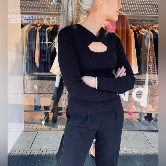 SAMSOE SAMSOE Everly Twist Cut-Out Crewneck Sweater - Picture 6 of 6